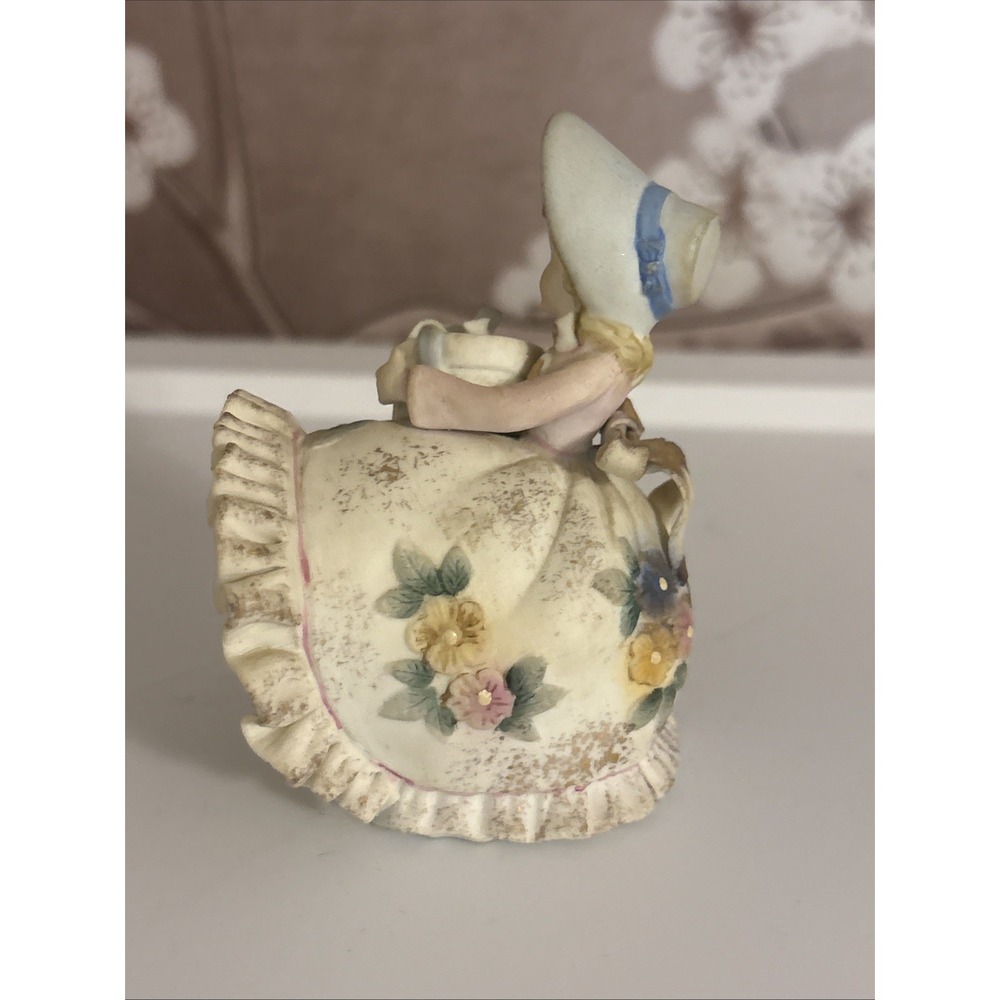 Lefton "Bloomer Girl" porcelain figurine, model KW2322, ruffled skirt design. - Picture 2 of 7